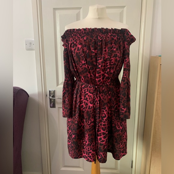 Hush Size 8 Dress Off the Shoulder Animal Print Short Pockets Bardot Womens - Picture 2 of 9